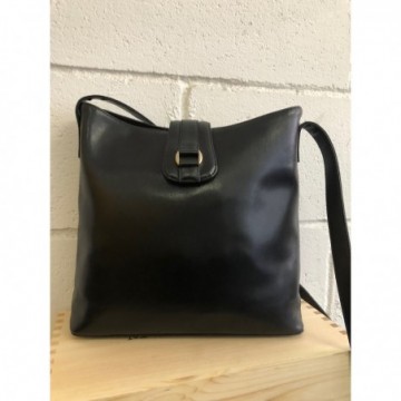 Tracolla in pelle nera...